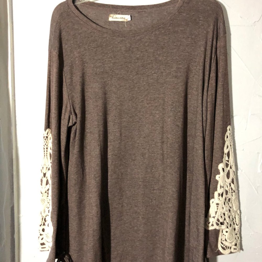Southern Stitch Size L Mauve Bell Sleeve Tunic